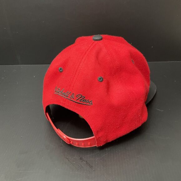 Atlanta Hawks Mitchell & Ness Adjustable Snapback Cap / Hat - Picture 2 of 4